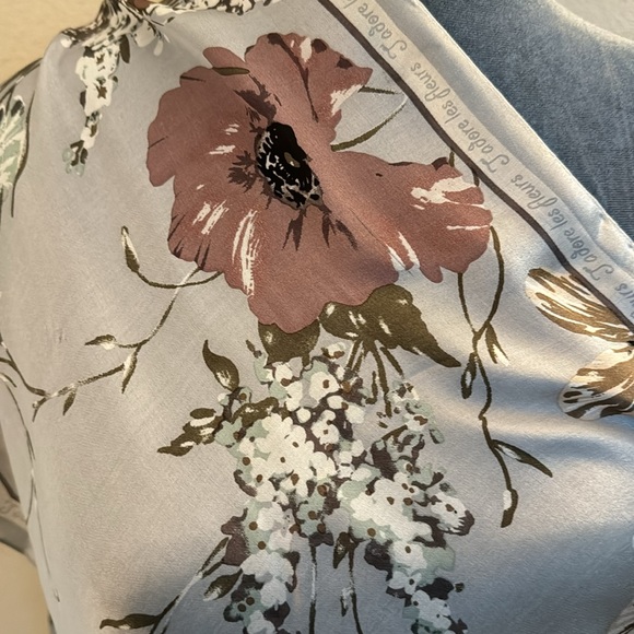 Vince Camuto - J’adore les Fleurs rectangle scarf, Like New - Picture 4 of 7